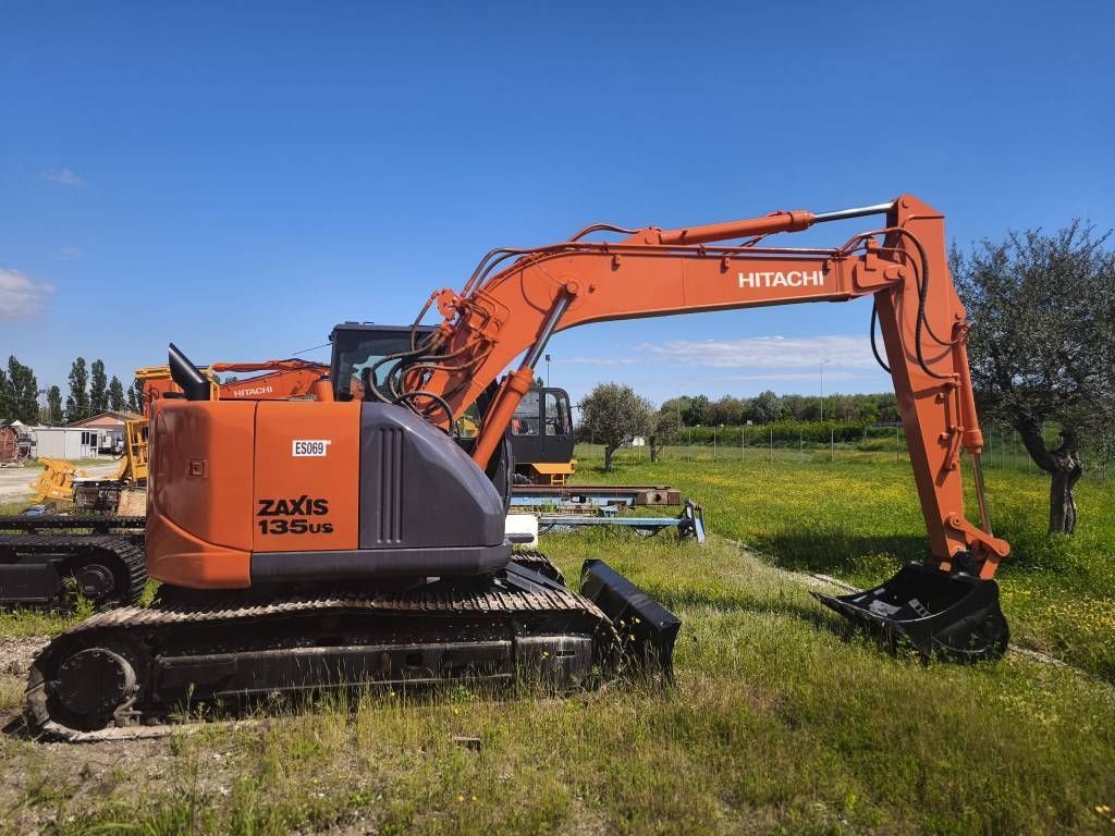 Hitachi zx 135 us 5-b Crawler excavator €48,000