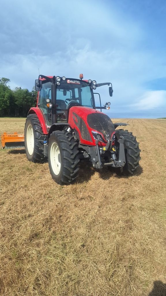 Valtra A105 Tractor €59,000