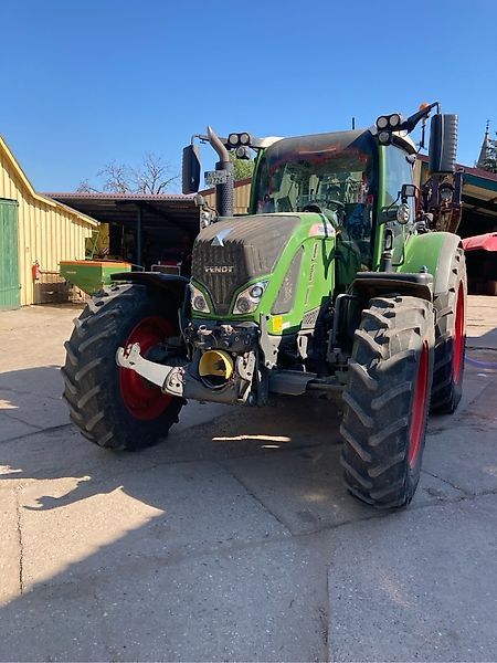 E-FARM: Fendt 724 Vario - Trattore - id 7SAXF8P - 97.000 € - Anno di costruzione: 2018 - Ore: 6.900,Germania