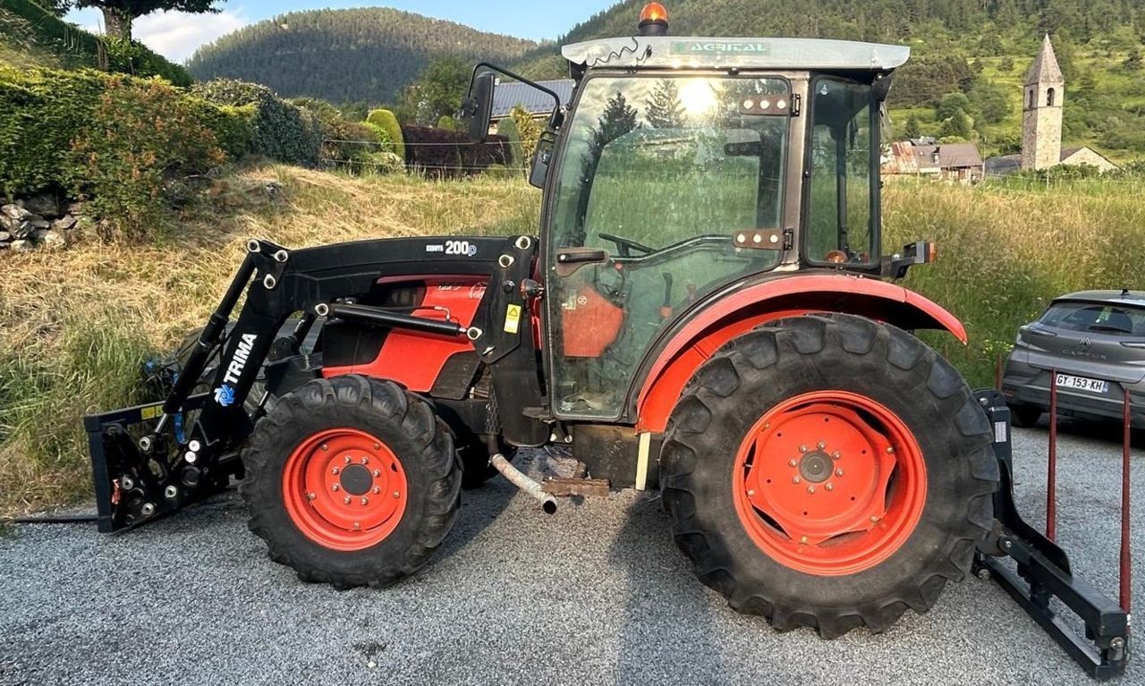 E-FARM: Kubota m4 - Tractor - id JVKBDZE - €25,000 - Year of construction: 2011 - Engine hours: 1,400,Engine power (HP): 70,France