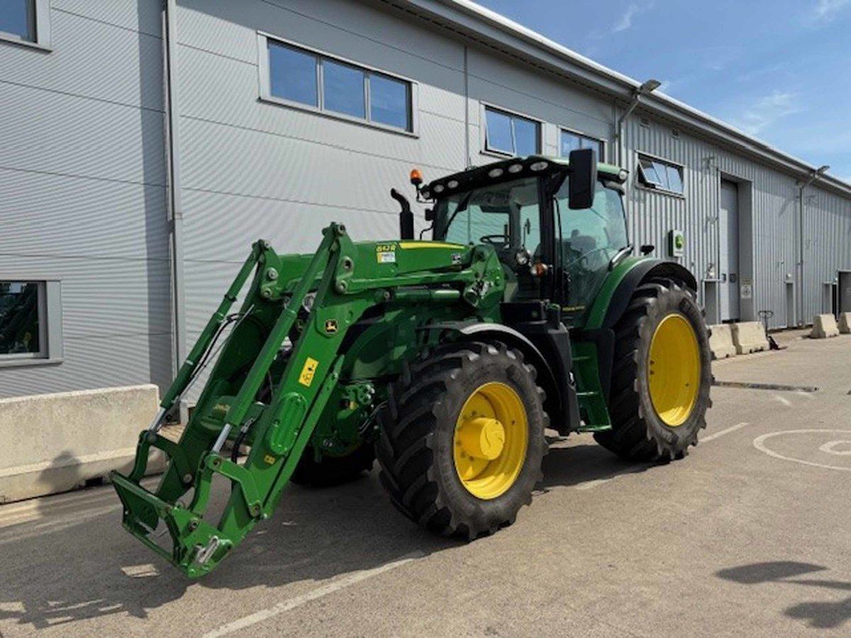 E-FARM: John Deere 6155 R - Traktor - id 7KKA3UQ - 133.251 € - Baujahr: 2022 - Abgelesene Motorstunden: 690,Motorleistung (PS): 155,Vereinigtes Königreich