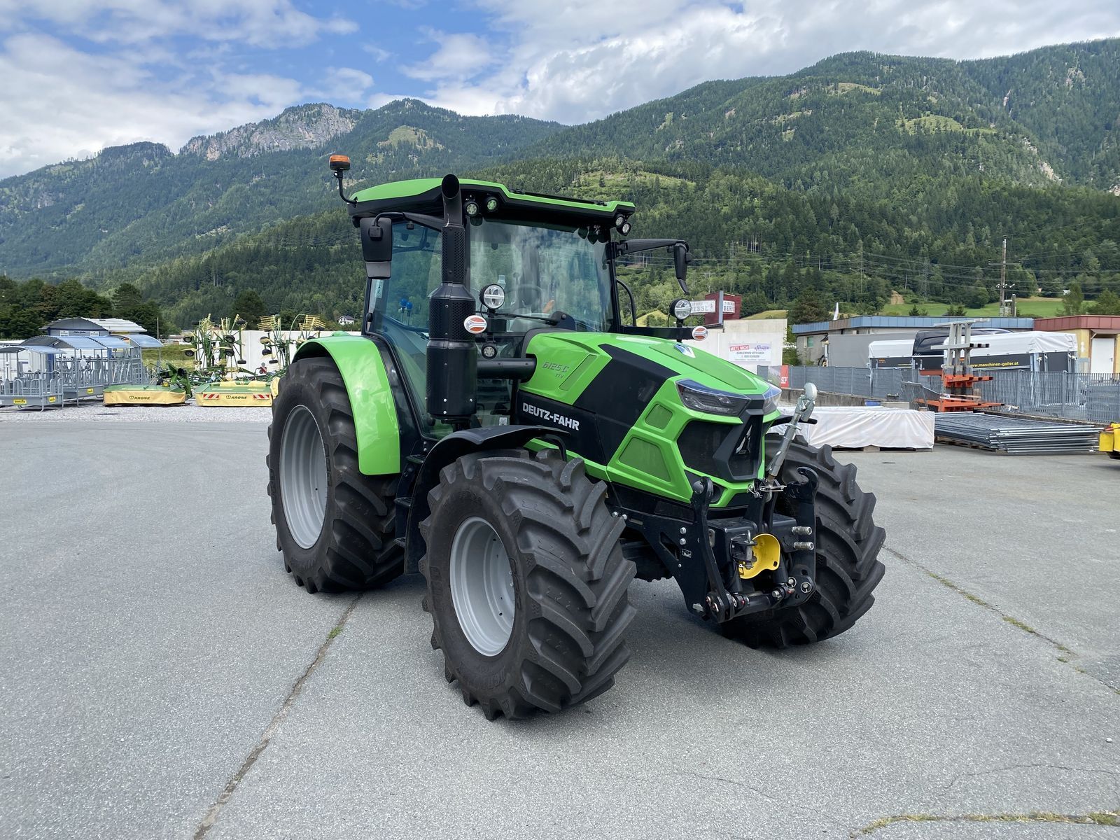 E-FARM: Deutz-Fahr 6125C TTV - Tracteur - id TXJQHBD - 97 417 € - Année: 2023 - Lecture du nombre d'heure: 550,Puissance du moteur (chevaux): 126,Autriche