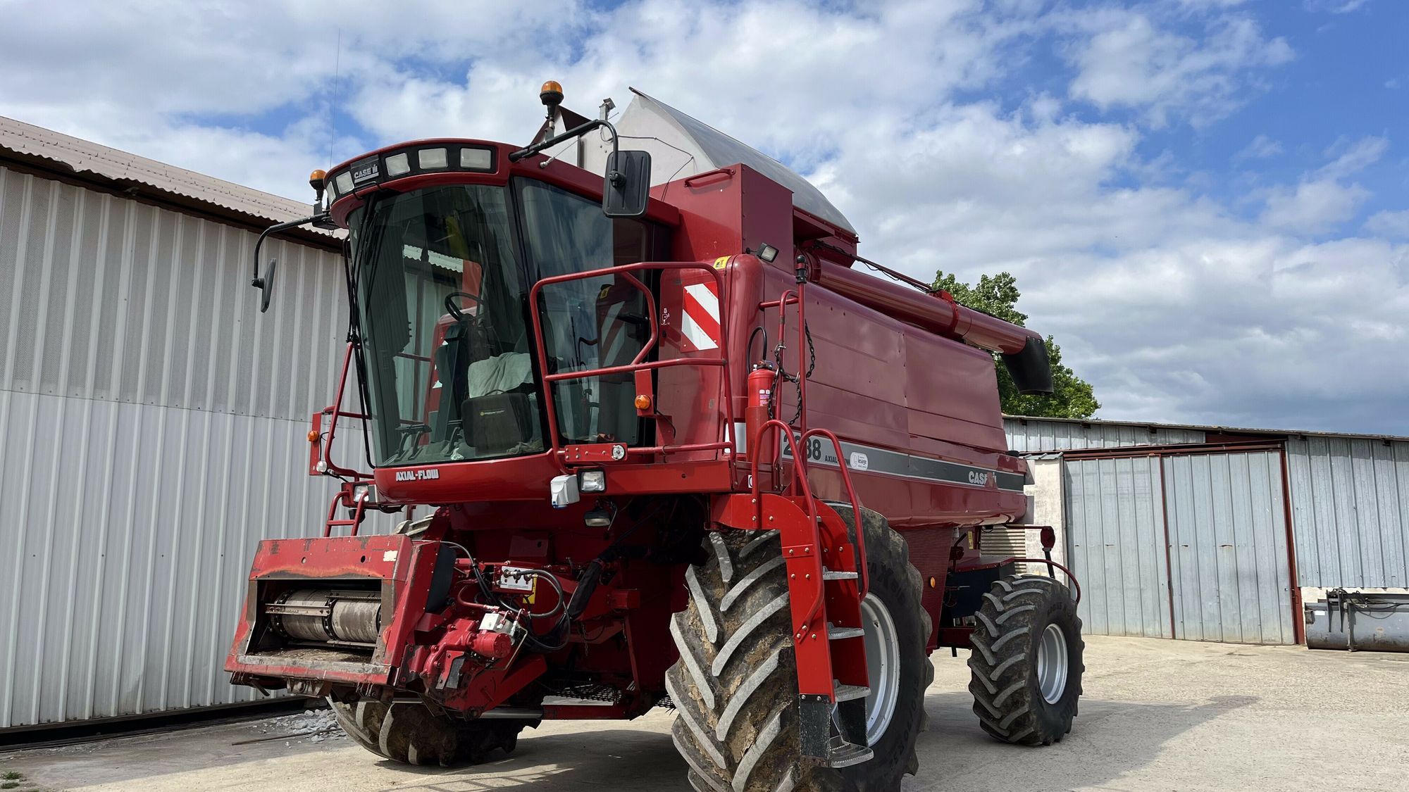 E-FARM: Case IH Axial Flow 2388 - Kombájn - id FAN5ALT - 49 500 EUR - Gyártási év: 2004 - Üzemóra (motor): 2975,Motor teljesítménye (LE): 330,Franciaország