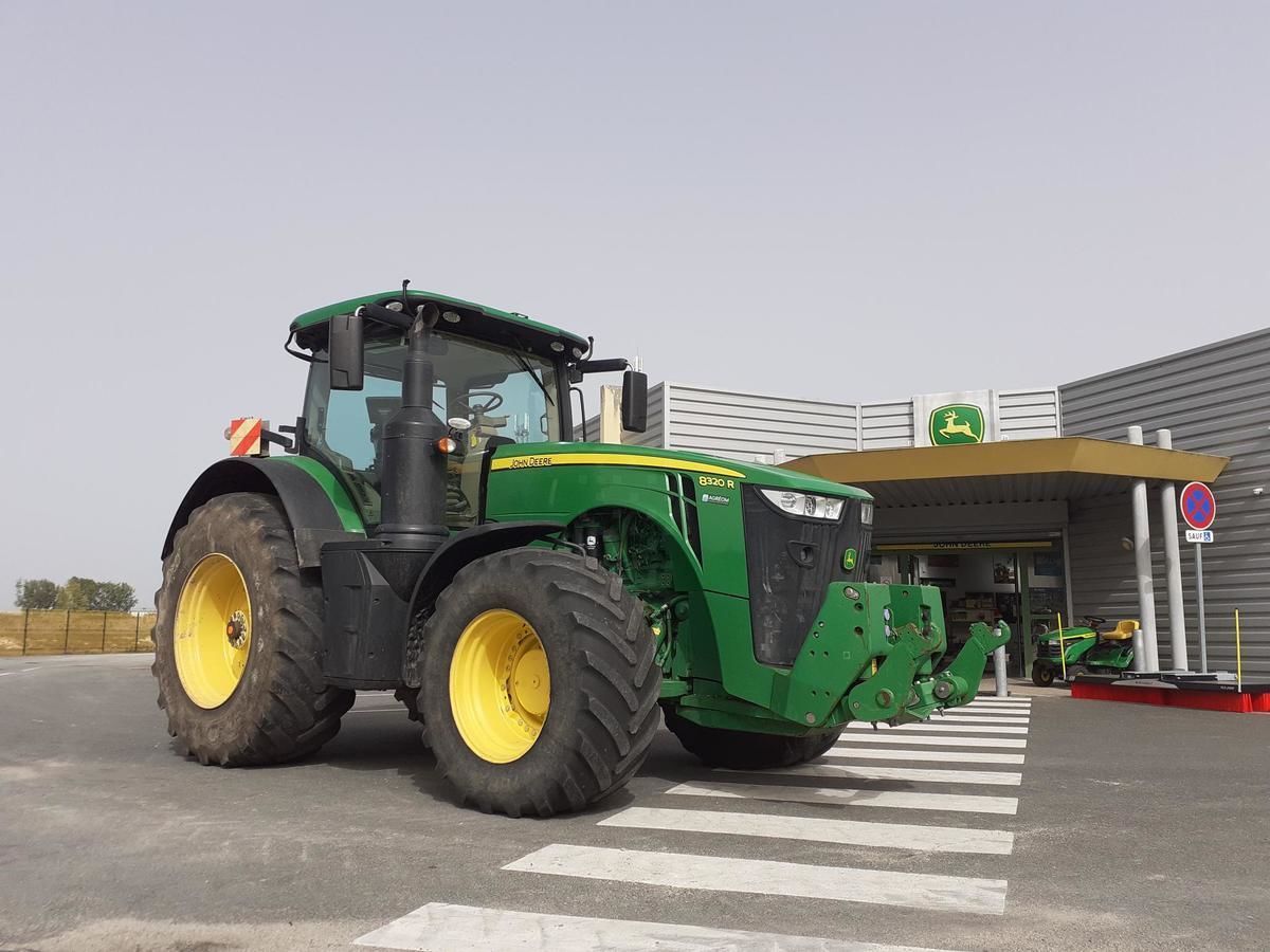 E-FARM: John Deere 8320 R - Tractor - id CKSFQTB - 143.500 € - Año: 2020 - Horas: 3905,Potencia del motor: 320,Francia