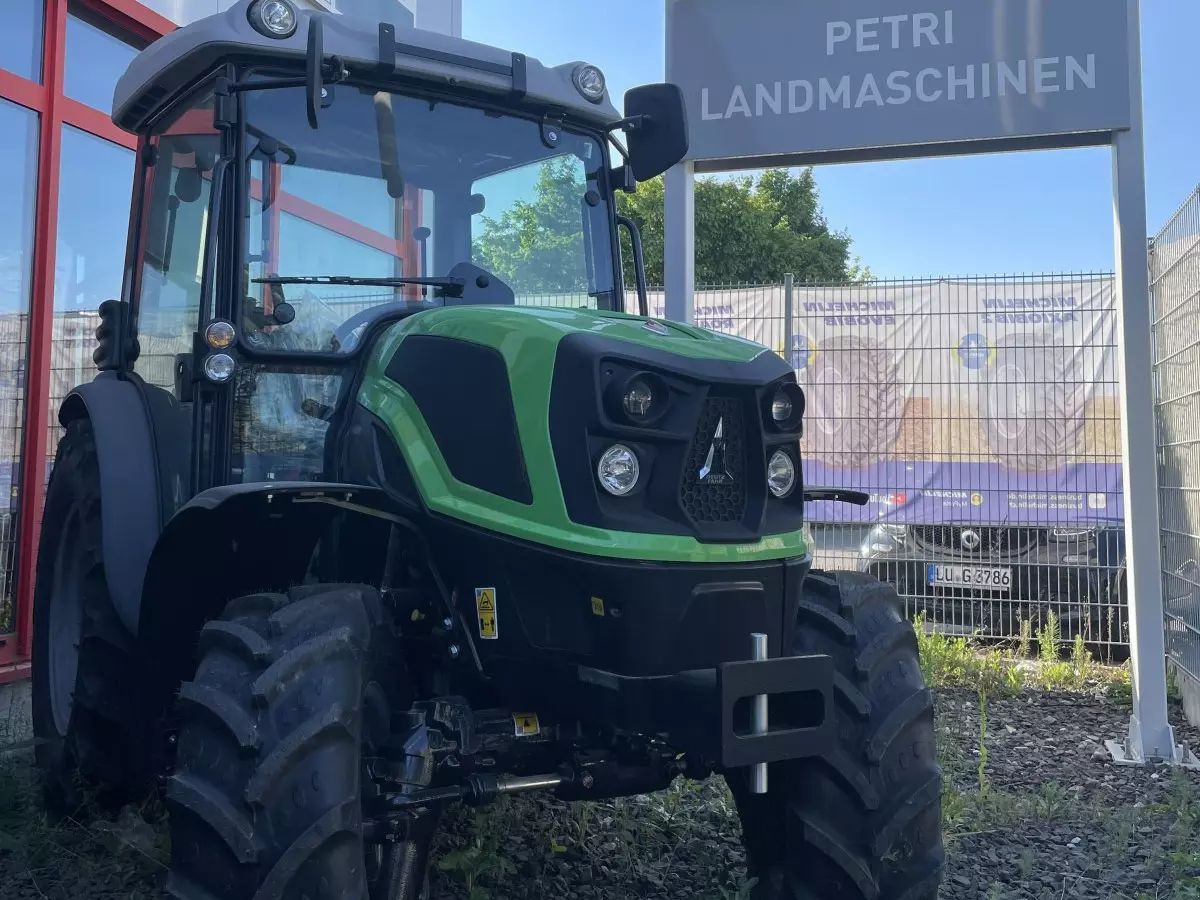E-FARM: Deutz-Fahr 3050 - Τρακτέρ - id VMJDBTQ - 28.992 € - Χρονία: 2024 - Ισχύς κινητήρα: 51,Γερμανία
