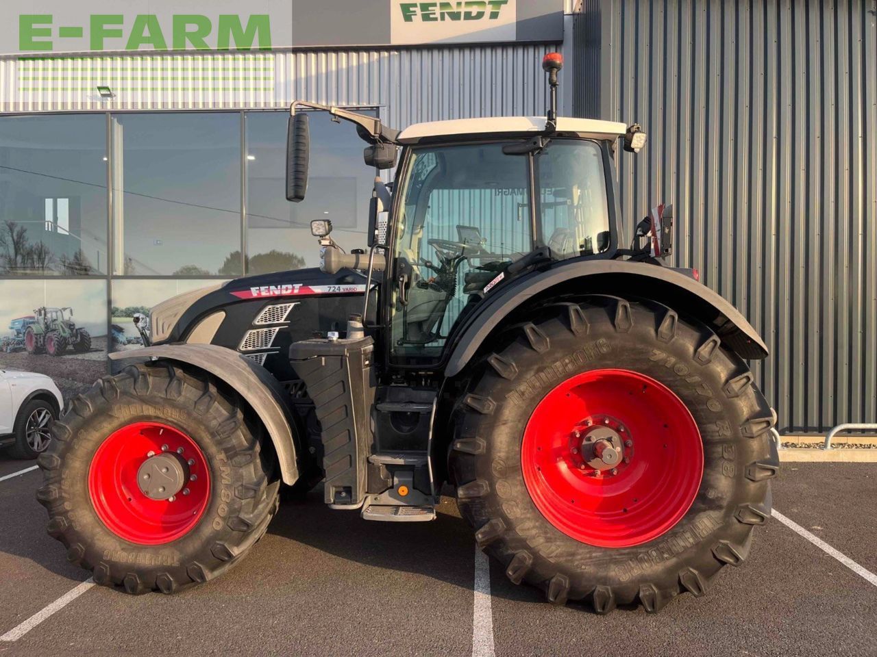 Fendt 724 Vario Profi Plus Tractor 118.000 EUR