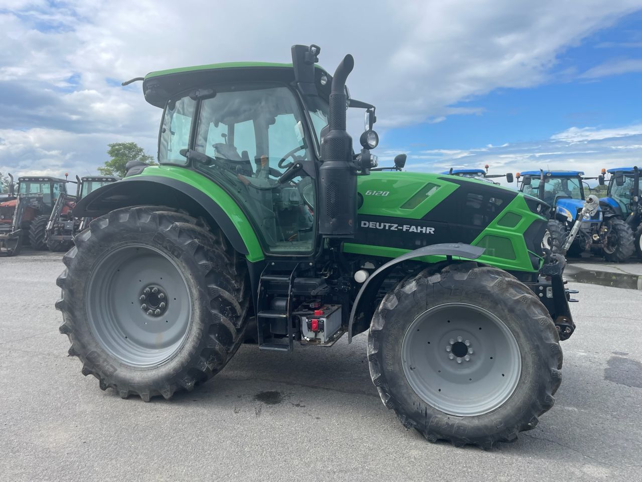E-FARM: Deutz-Fahr Agrotron 6120 - Tractor - id FNB4WFW - €59,000 - Year of construction: 2021 - Engine hours: 900,Engine power (HP): 120,France