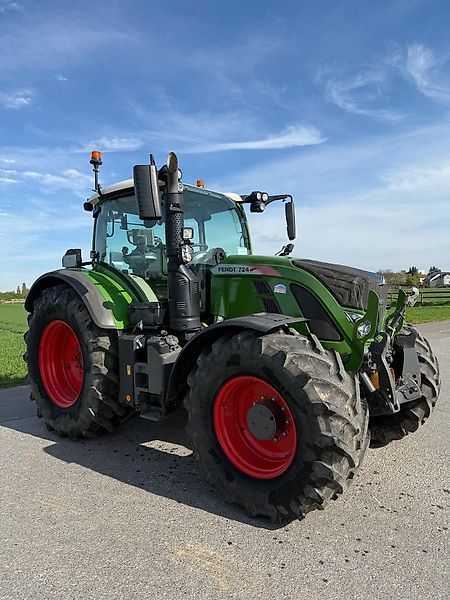 E-FARM: Fendt 724 Vario - Traktor - id 7HZ88WB - Baujahr: 2020 - Abgelesene Motorstunden: 2.965,Motorleistung (PS): 243,Deutschland