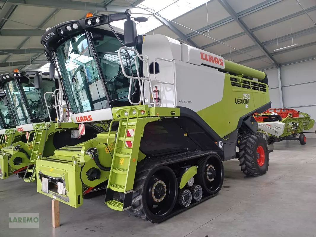 E-FARM: Claas Lexion 750 - Moissoneuse-batteuse - id KCTF1BQ - 239 800 € - Année: 2018 - Lecture du nombre d'heure: 1 105,Puissance du moteur (chevaux): 435,Allemagne