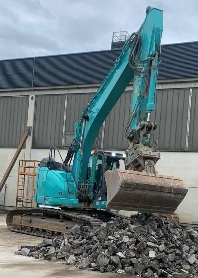Kobelco sk 270 lc Crawler excavator €135,000