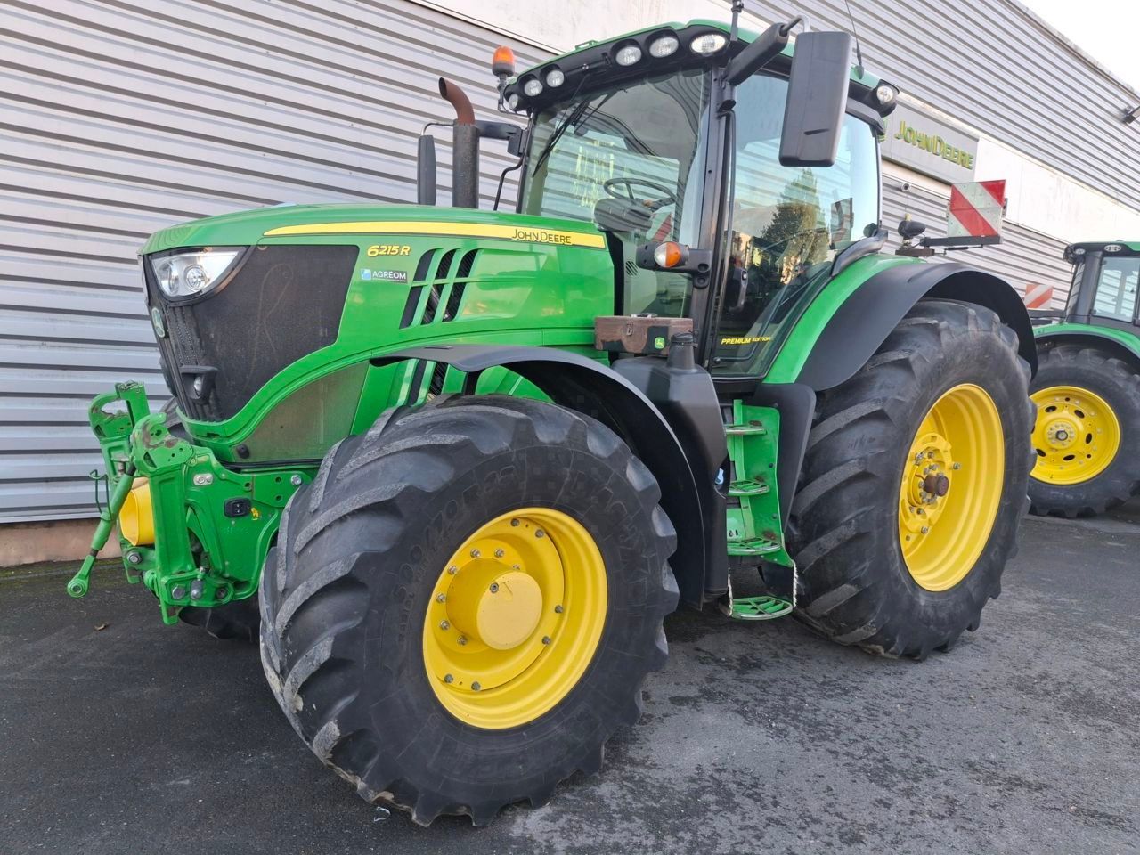 E-FARM: John Deere 6215 R - Tractor - id 3MDRKIQ - 80.000 EUR - Anul: 2019 - Citeste ore: 5.550,Muterea motorului: 215,Franța