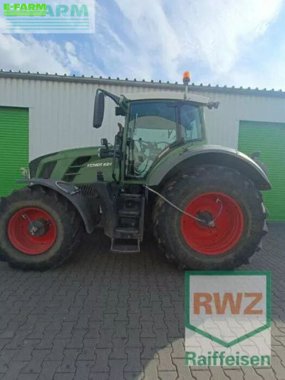 E-FARM: Fendt 824 Vario - Tractor - id YIECUNX - €90,000 - Year of construction: 2013 - Engine hours: 6,000,Engine power (HP): 241,Germany