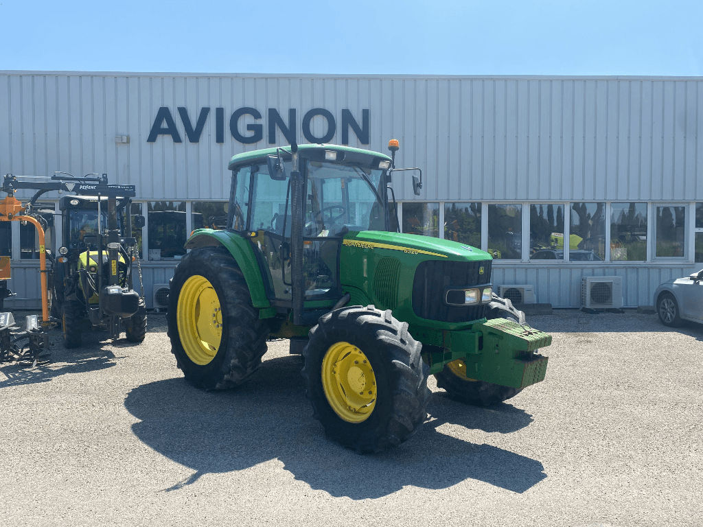 E-FARM: John Deere 6320 Premium - Traktorius - id UXLF5MH - 33 000 € - Gamybos metai: 2008 - Variklio darbo valandos: 6 970,Variklio galia (AG): 100