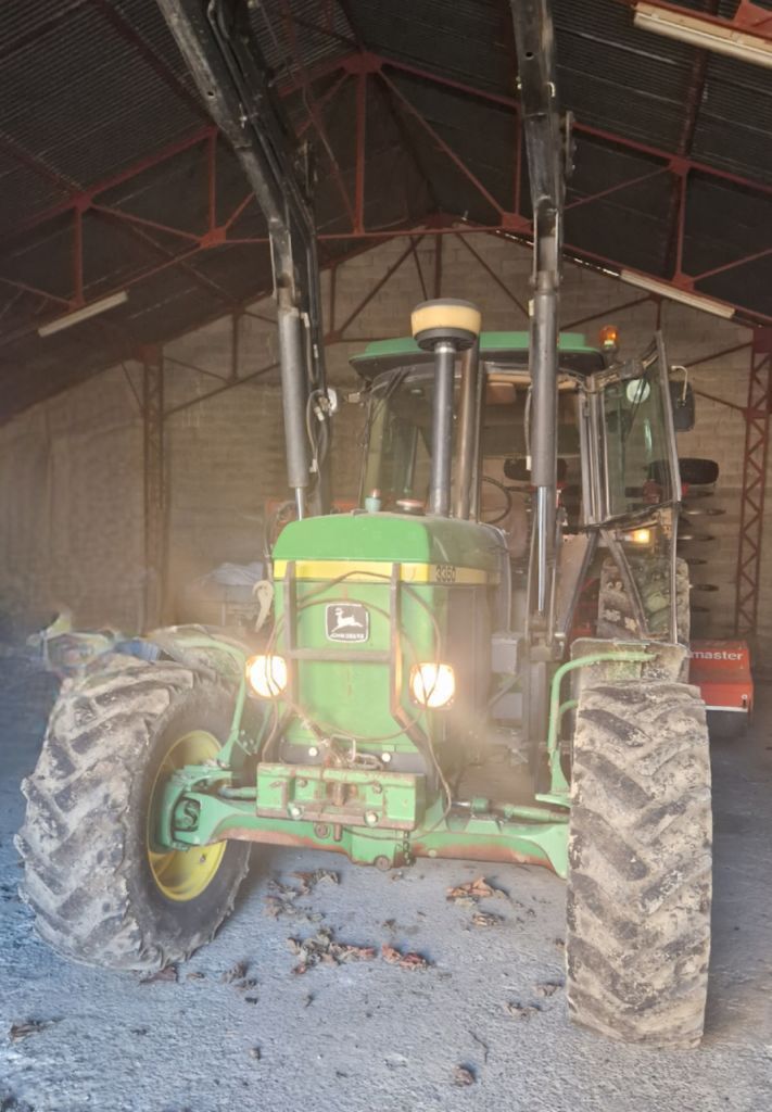 E-FARM: John Deere 3350 - Tracteur - id HLYWQPK - 27 000 € - Année: 1992 - Lecture du nombre d'heure: 6 500,Puissance du moteur (chevaux): 100,France