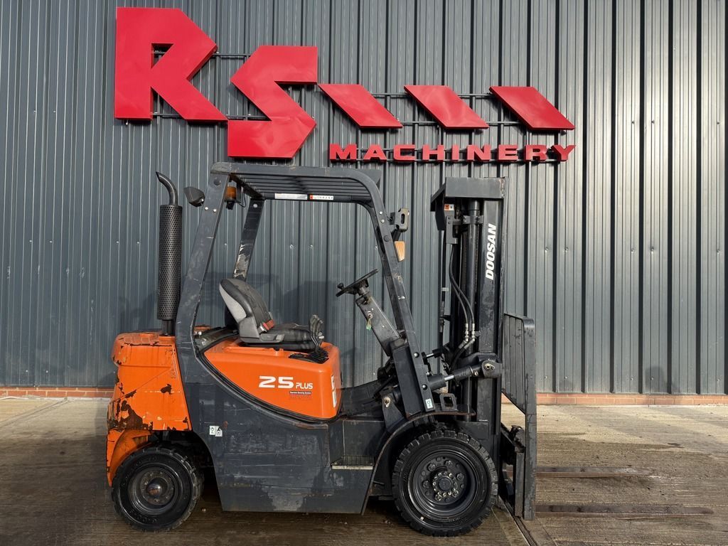 Doosan d25 gp 2.5t diesel forklift Forklift €11,378
