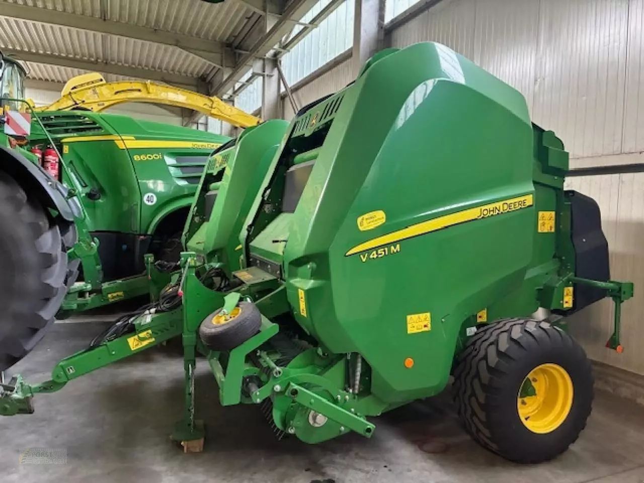 John Deere V451M Presse à balles 39 000 €