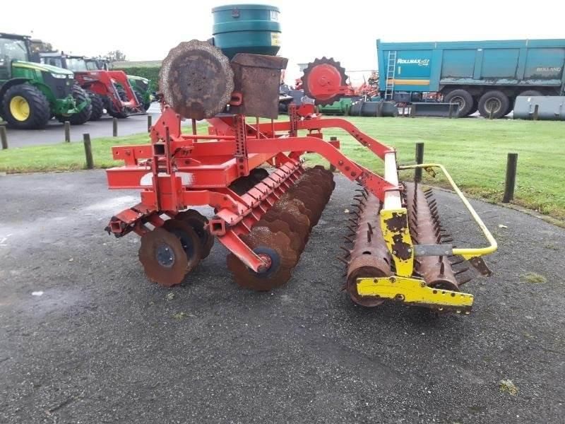 E-FARM: pöttinger terradisc3000 - Equipamiento para huertos y viñedos Otros - id D14FTLM - 5900 € - Año: 2015 - Francia
