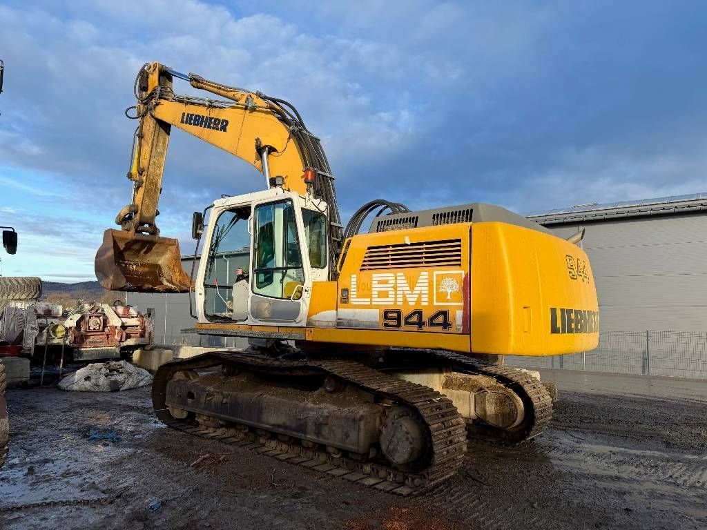 Liebherr r 944 b litronic Crawler excavator €26,000