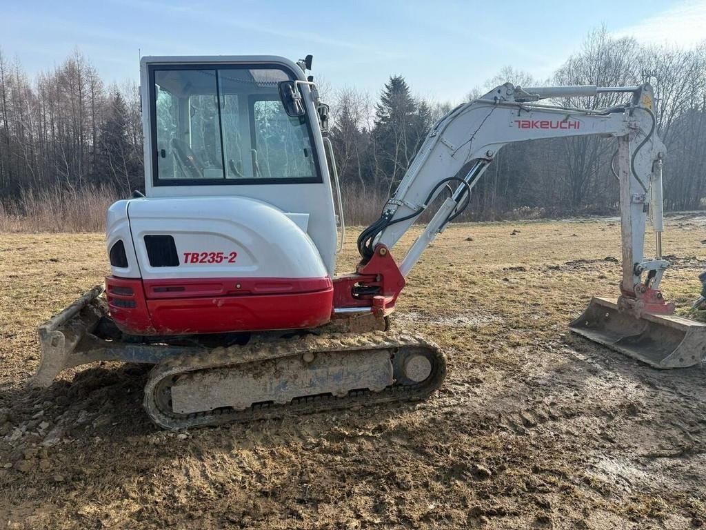Takeuchi tb235-2 Mini-pelle 38 105 €