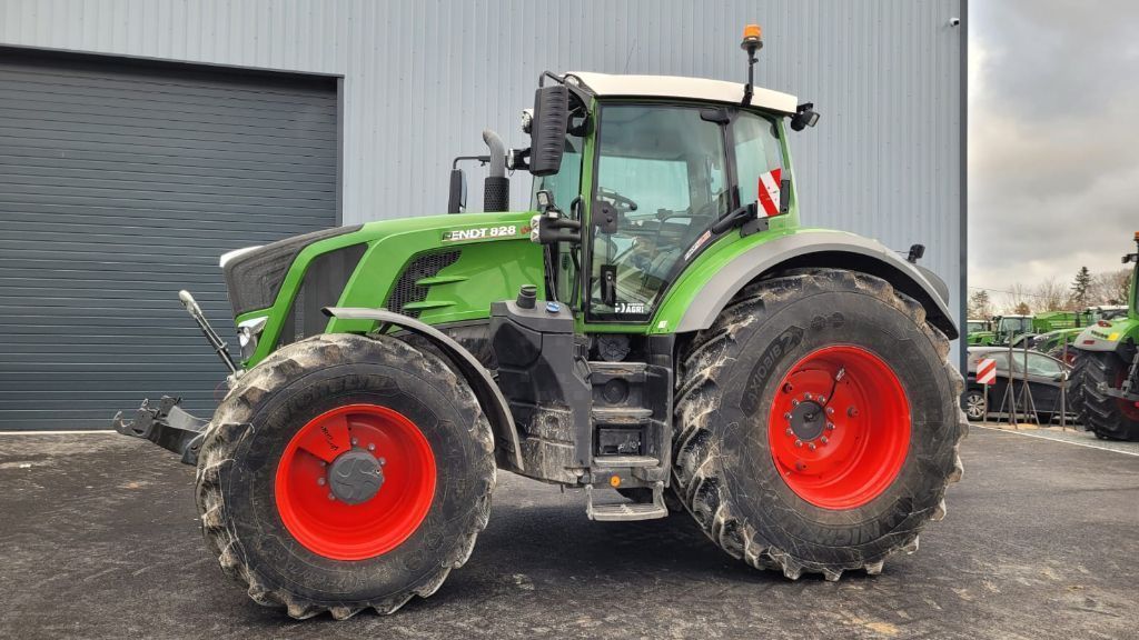 Fendt 828 Vario ProfiPlus Tractor €145,000