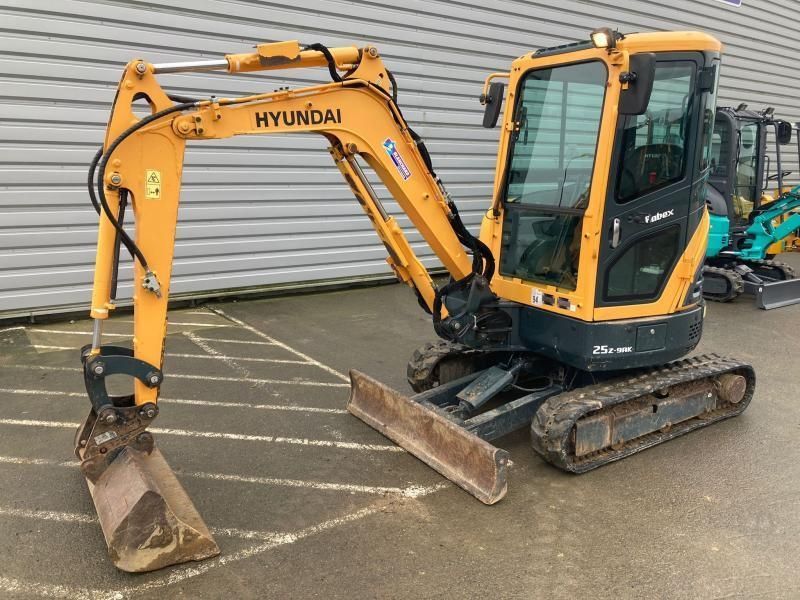 HYUNDAI r25z-ak Mini excavator €26,000