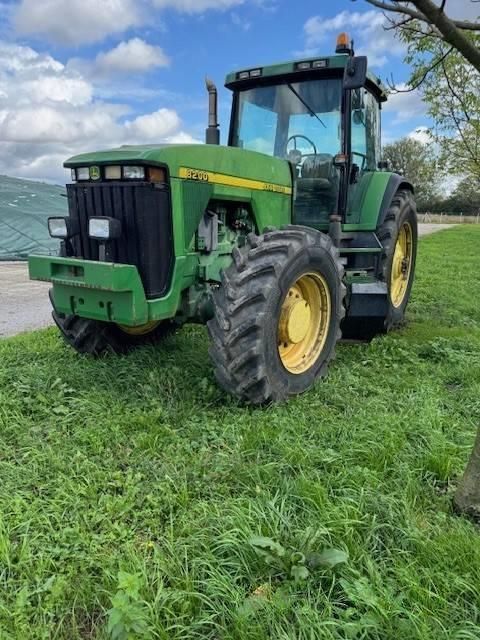 E-FARM: John Deere 8200 - Traktor - id RLJBZNA - 24.500 € - Baujahr: 1997 - Motorleistung (PS): 200,Kroatien