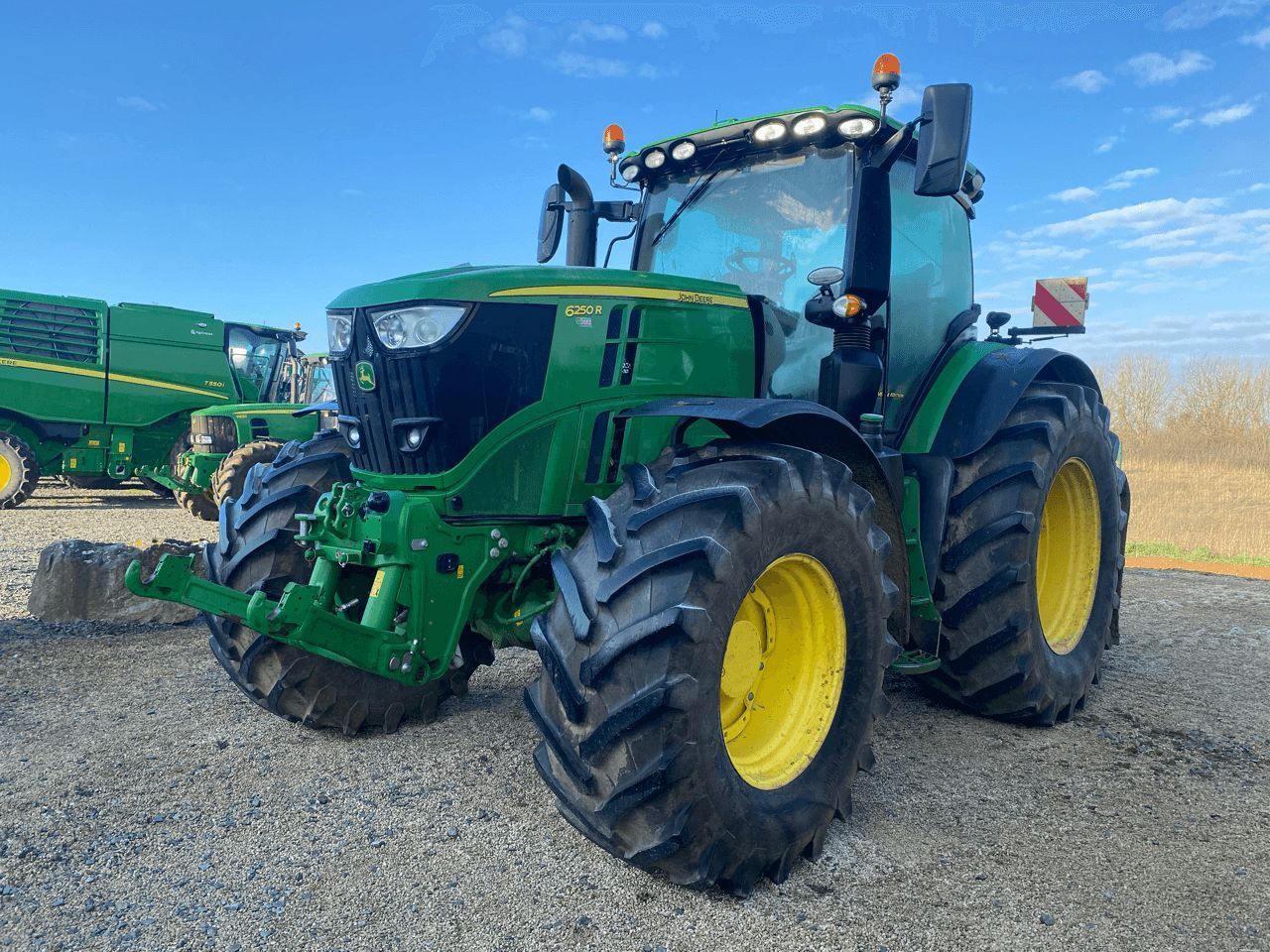 E-FARM: John Deere 6250 R - Traktor - id TSCRLSJ - Baujahr: 2021 - Abgelesene Motorstunden: 4.200,Motorleistung (PS): 239,Frankreich