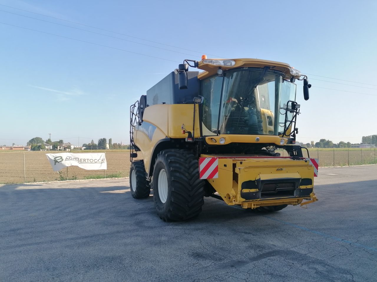 E-FARM: New Holland CR 9060 Elevation - Moissoneuse-batteuse - id HUGJTJV - Année: 2008 - Lecture du nombre d'heure: 3 007,Italie