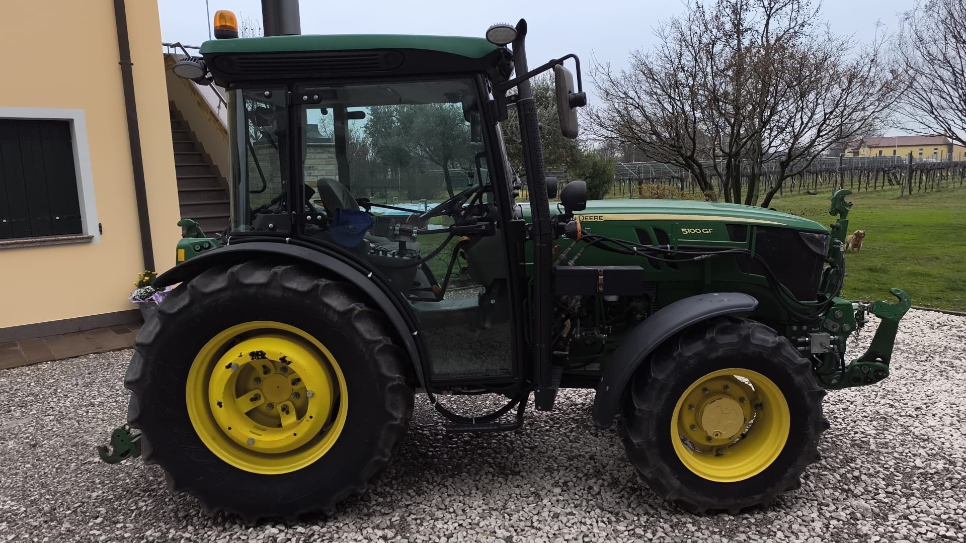 E-FARM: John Deere 5100 GF - Tractor - id MCCRBFJ - 40.000 € - Año: 2017 - Horas: 2650,Potencia del motor: 100,Italia