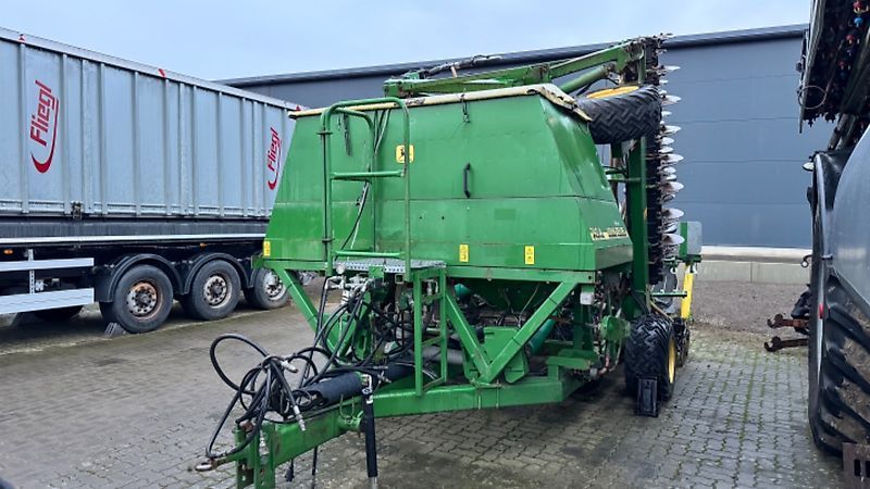 E-FARM: John Deere 740A - Semoir - id C5HUDDX - 6 999 € - Année: 2001 - Allemagne