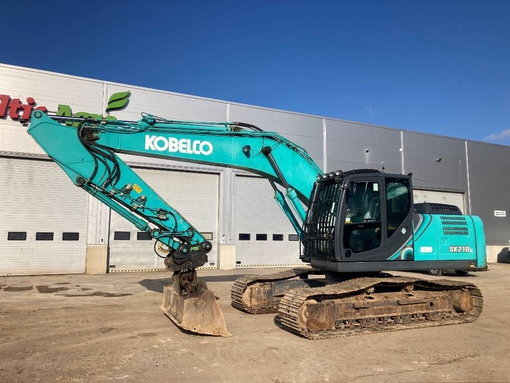 E-FARM: Kobelco sk 210 lc-10 - Crawler excavator - id NII79LP - €64,000 - Year of construction: 2018 - Latvia