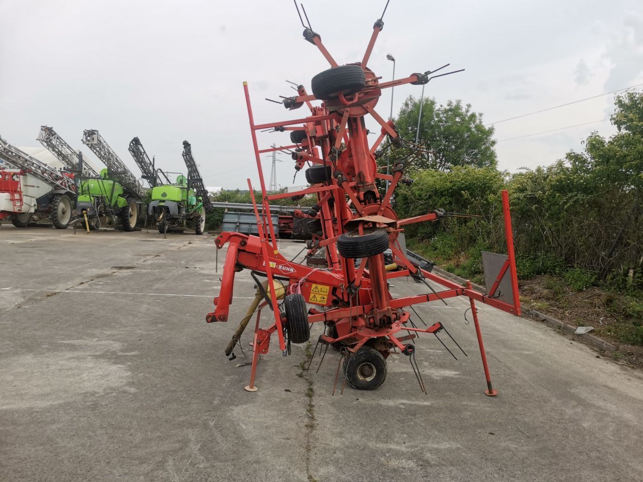 E-FARM: Kuhn GF 8501 MH - Tedder - id GR6QQTZ - 5000 € - Año: 2002 - Francia