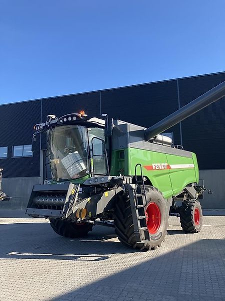 E-FARM: Fendt 6335 C - Mietitrebbia - id E9DF2FE - Danimarca