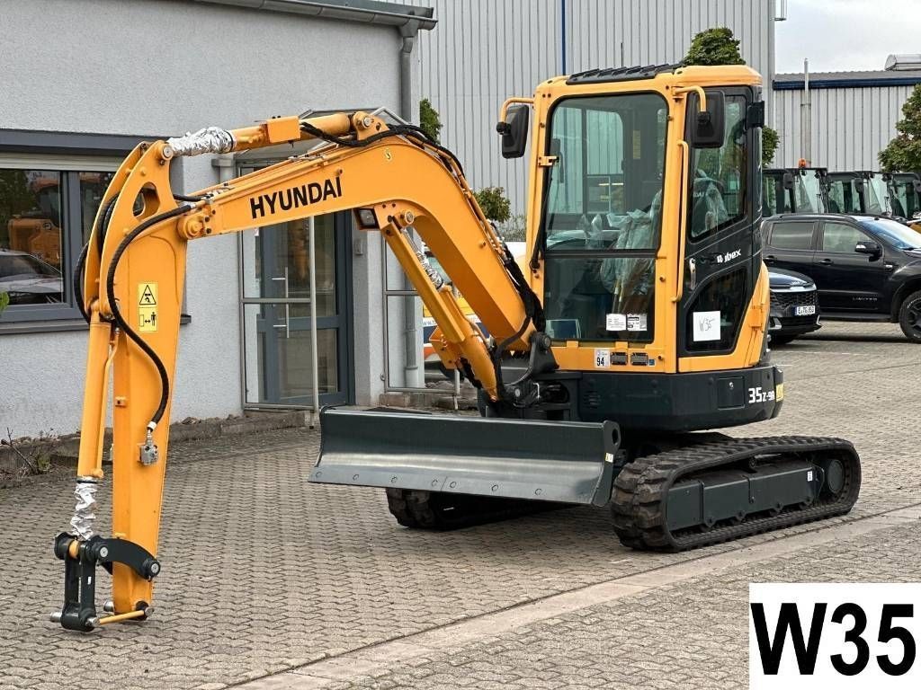 HYUNDAI r35z 9a Mini excavator €39,500