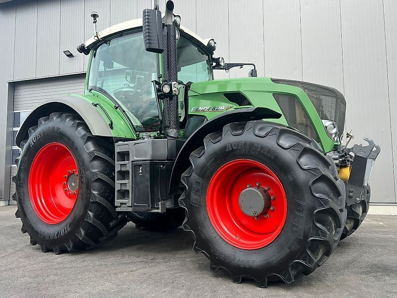 Fendt 828 Vario SCR Trattore 64.750 €