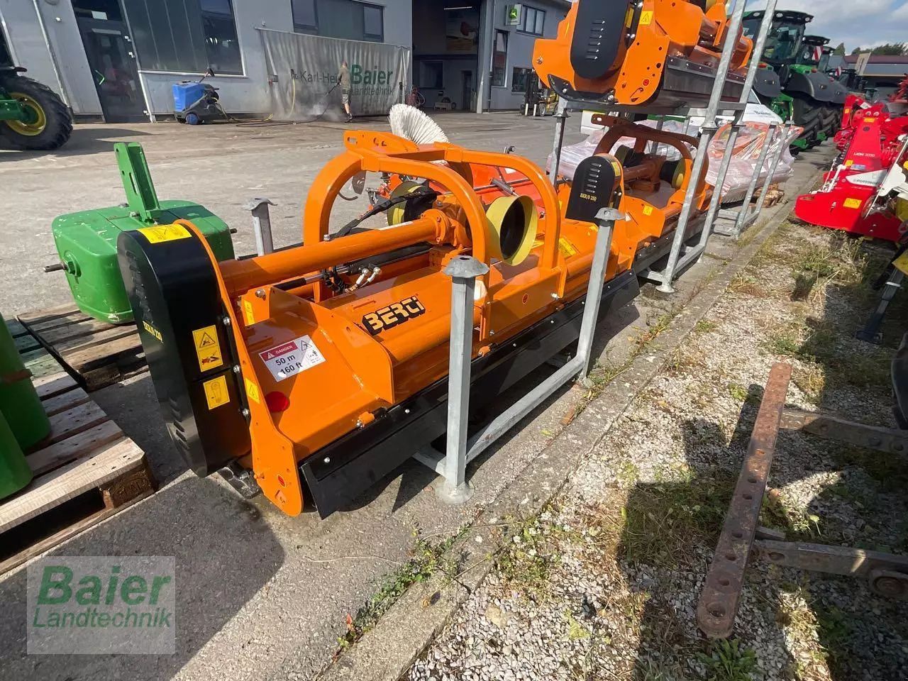 E-FARM: BERTI ekr/s 220 - Topper - id IJZKBAP - €5,600 - Year of construction: 2025 - Germany