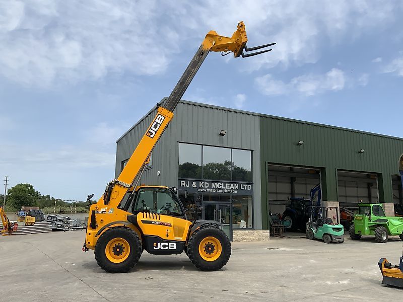 E-FARM: JCB 560-80 AGRI Super - Chargeur télescopique  - id CEQCPHK - 66 890 € - Année: 2021 - Lecture du nombre d'heure: 5 850,Puissance du moteur (chevaux): 150,Royaume-Uni