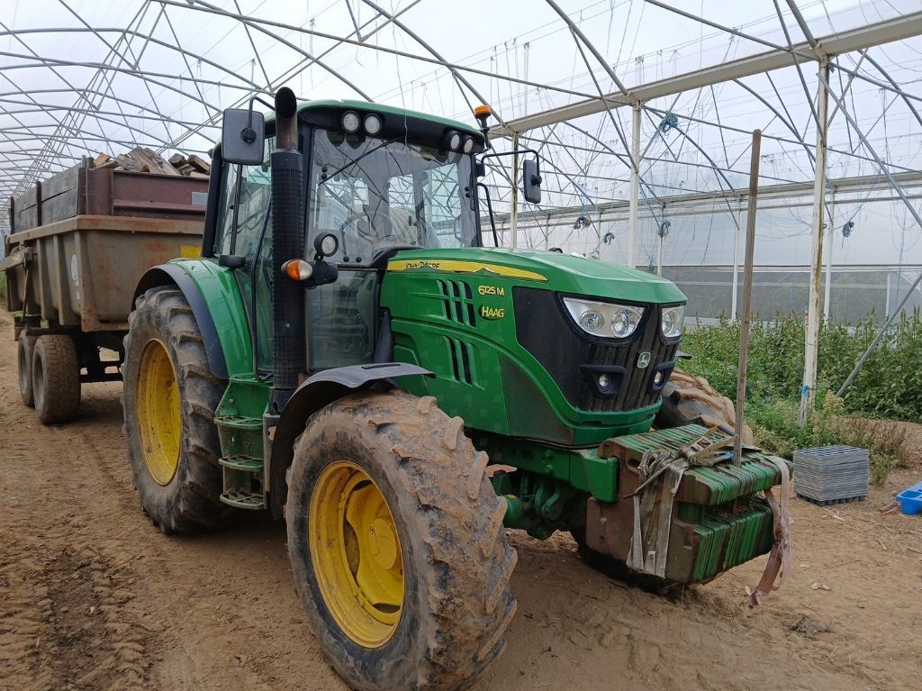 E-FARM: John Deere 6125 M - Traktor - id DIASQIW - 56.500 € - Baujahr: 2016 - Abgelesene Motorstunden: 5.500,Motorleistung (PS): 125,Frankreich