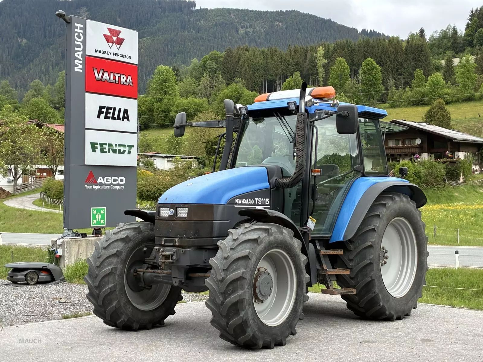 New Holland TS 115 Tractor €30,833