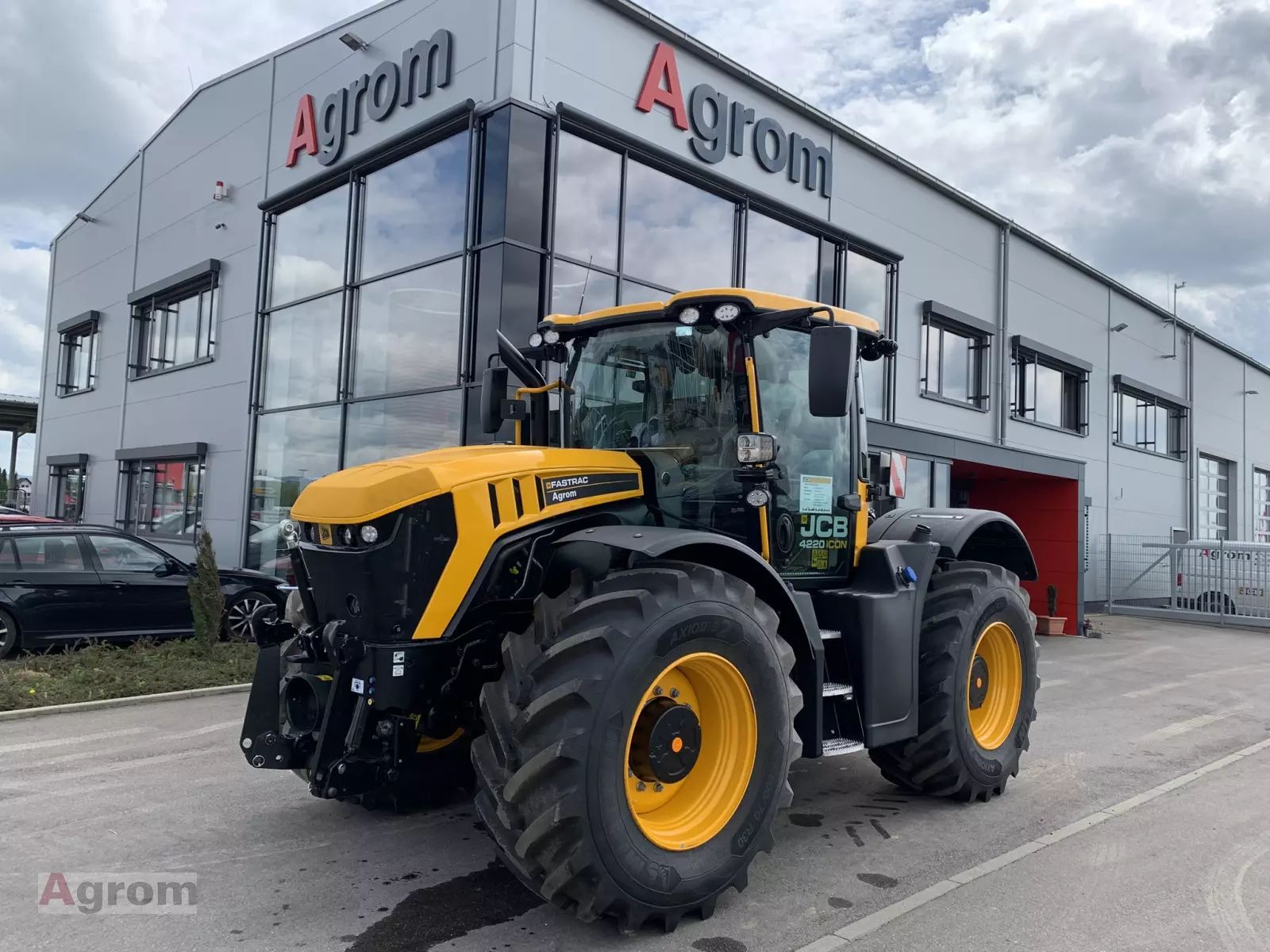 E-FARM: JCB Fastrac 4220 iCON - Tractor - id KVVQJLR - Año: 2023 - Potencia del motor: 235,Alemania