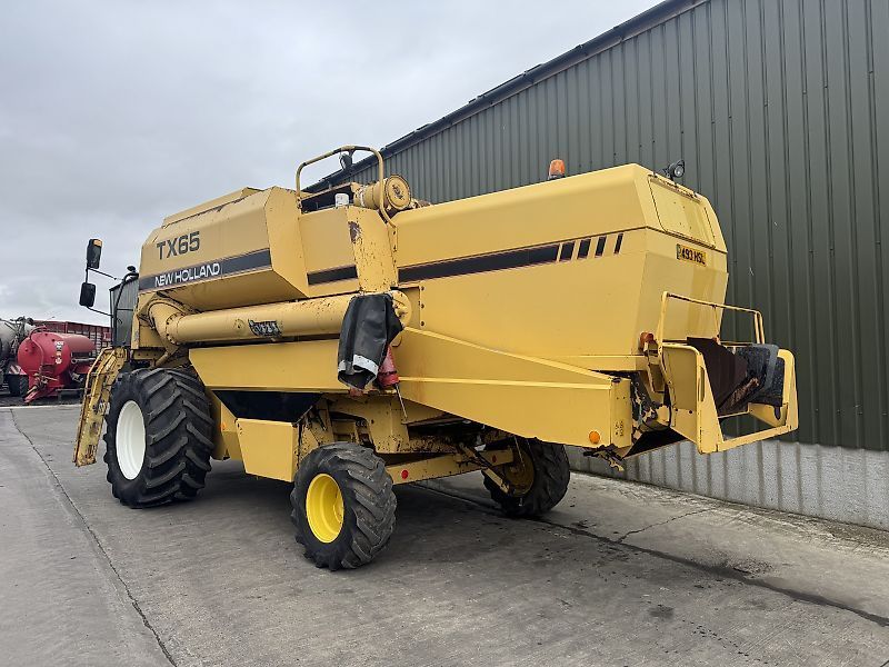 E-FARM: New Holland TX 65 Plus - Moissoneuse-batteuse - id J7JDS3Q - 24 370 € - Année: 1995 - Lecture du nombre d'heure: 3 582,Royaume-Uni