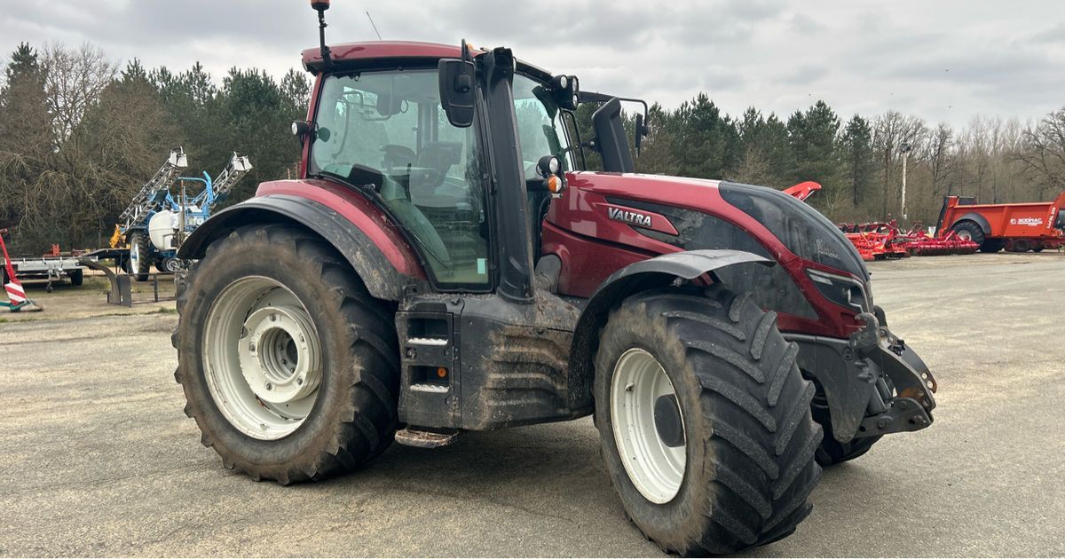E-FARM: Valtra T214 - Tracteur - id BMBZRK8 - 77 000 € - Année: 2019 - Lecture du nombre d'heure: 4 600,Puissance du moteur (chevaux): 215,France