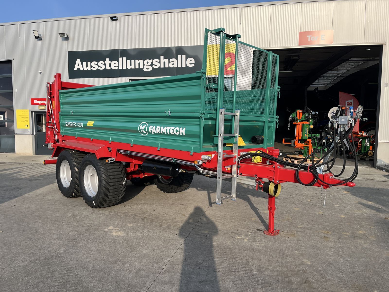 Farmtech superfex 1200 Manure and compost spreader