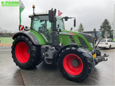 E-FARM: Fendt 724 Vario - Tractor - id 7I2SMCX - €139,000 - Year of construction: 2018 - Engine hours: 4,368,Engine power (HP): 240,Germany