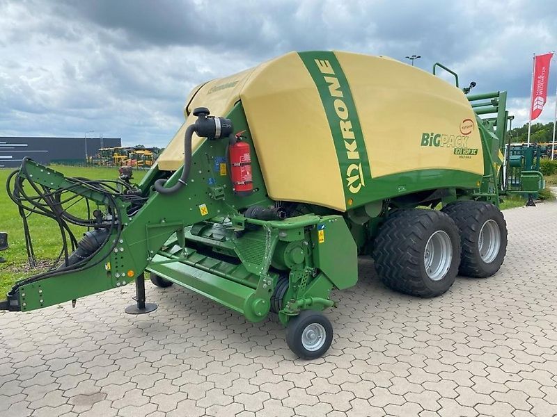 E-FARM: Krone Big Pack 870 HDP XC - Presă de balotat - id ZWFPCFL - 59.900 EUR - Anul: 2018 - Numărul total de baloți produși: 26.945,Germania