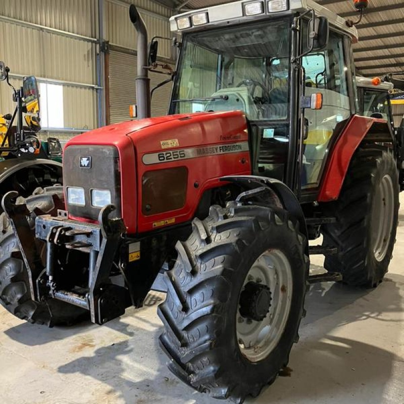Massey Ferguson 6255 tractor €24,496