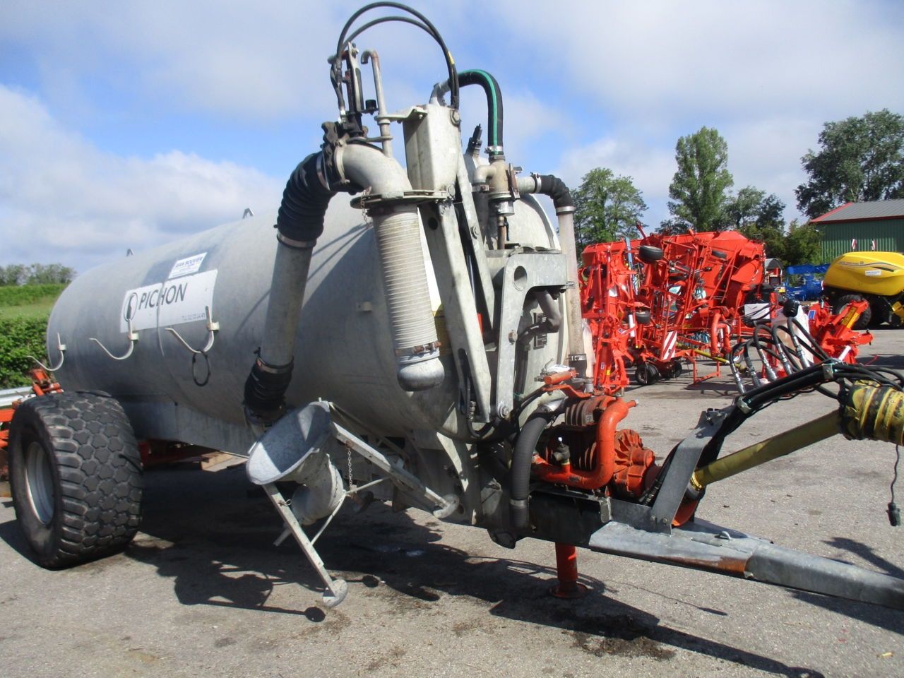 E-FARM: Pichon tci 8100 - Epandeur à lisier automoteur - id LAETGAC - 15 000 € - Année: 2005 - France