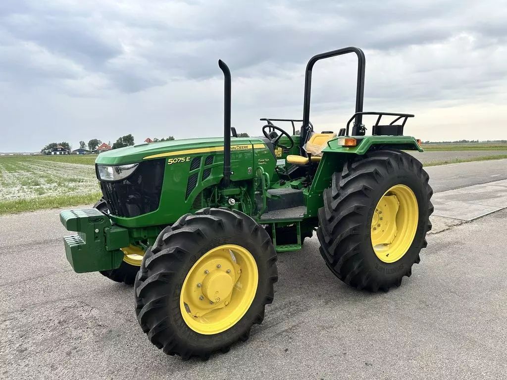 John Deere 5075 E Trattore