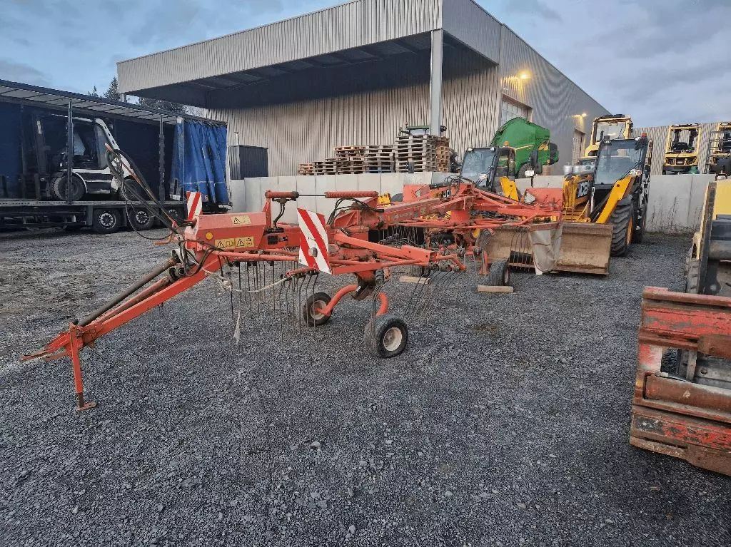 E-FARM: Kuhn GA 6002 - Andaineur - id 12G5U1X - 5 500 € - Année: 2006 - France