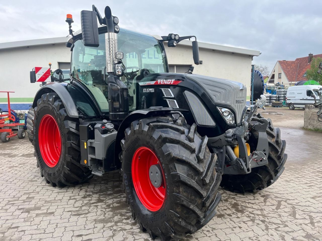 Fendt 724 Vario Tractor €175,000